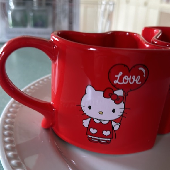 ♥️Heart Shaped Valentine’s Hello Kitty Red  Mugs - NIB - Picture 2 of 6